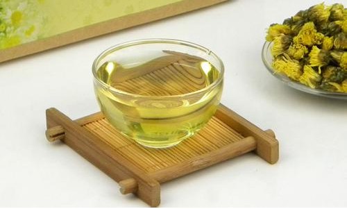 菊花茶变绿是怎么回事？还能喝吗？
